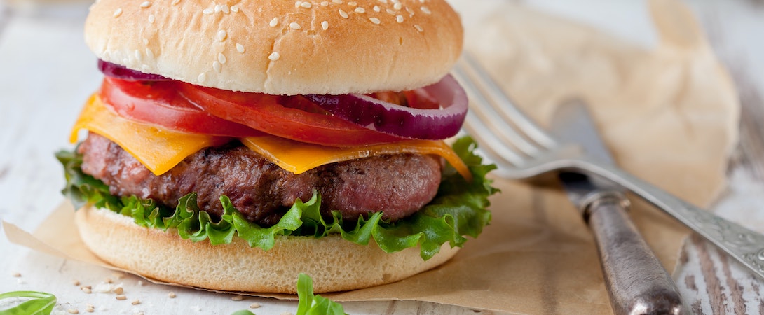 burger with utensils